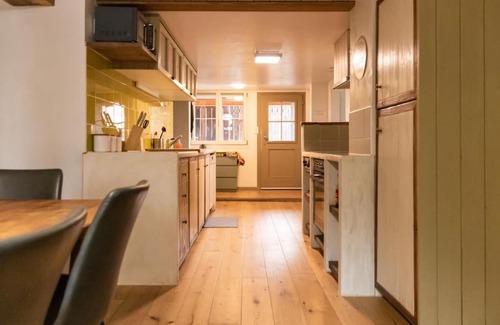 Ringgenberg Apartment | Lakeview Family Apartment