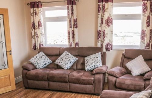 Wild Atlantic Way Cottage | LAKEVIEW, family friendly in Lettermore, County Galway