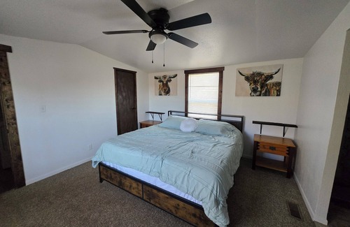 Grady County Other | Lakeview Farmhouse Retreat 2BR, 2BA w/Fishing, Horses, Cows & Stunning Sunsets