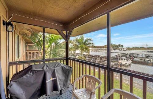 Clewiston Apartment | LakeView Fresh and New Bass N Sun King Bed Pool