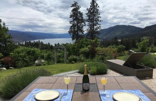 Central Okanagan Bed & Breakfast | Lakeview Gardens B&B