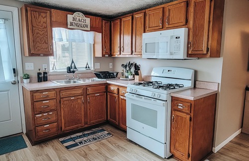 Houghton Lake Cottage | Lakeview/Gazebo/Firepit/Kayak/SUP, A/C Recliner/Lake Access/Trails