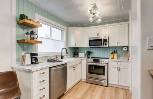 Sylvan Lake Condo | Lakeview Gem | Lakeside Retreat | Stunning Views |