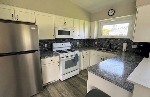 Fremont Cottage | Lakeview Getaway: Steps away from park, public beach and boat launch