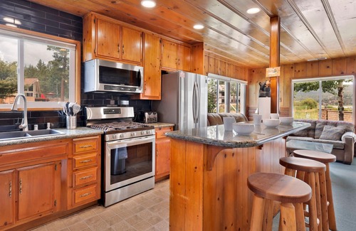Big Bear Lake Cabin | Lakeview Getaway Village Cabin by Big Bear Vacations