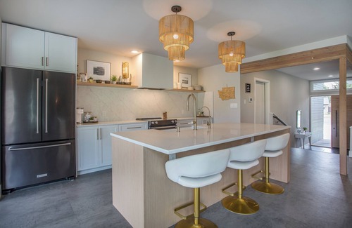 Lakeview House | Lakeview Golf Course - Private Pool/Hot Tub - Pet Friendly - Soap Lake, WA