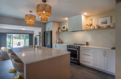 Lakeview House | Lakeview Golf Course - Private Pool/Hot Tub - Pet Friendly - Soap Lake, WA