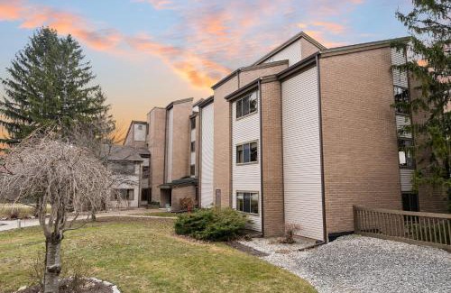 Acme Apartment | Lakeview Golf Retreat 1BDR Condo at Resort 5057
