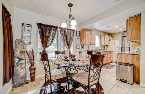 Canyon Lake Condo | Lakeview ground-floor condo with pool, tennis, and grill access - dog-friendly