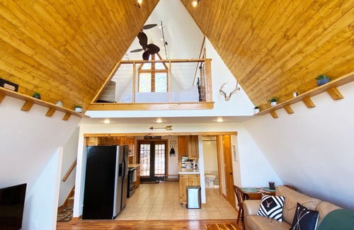 Springdale Cabin | π Lakeview Haven π A-Frame Treehouse Beaver Lake