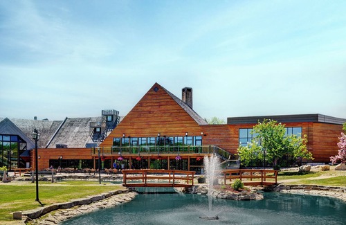Hecla Island Hotel | Lakeview Hecla Resort