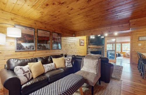 Ellijay House | Lakeview Hideaway