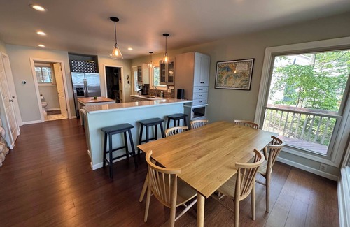 Interlochen House | Lakeview Hideaway