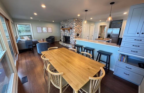 Interlochen House | Lakeview Hideaway