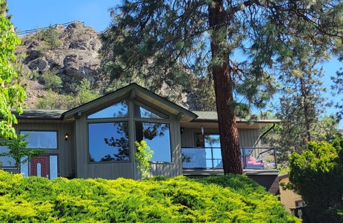 Central Okanagan House | Lakeview home, eight minutes drive to beach or downtown; quiet country setting