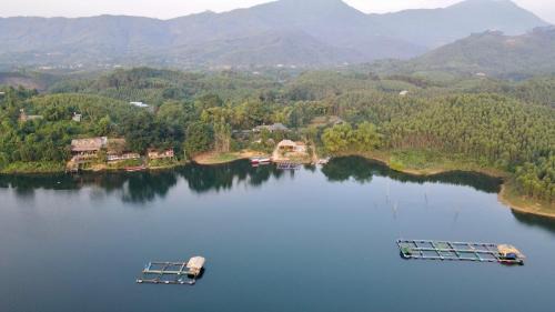 Ngoi Tu House | Lakeview Homestay Vu Linh