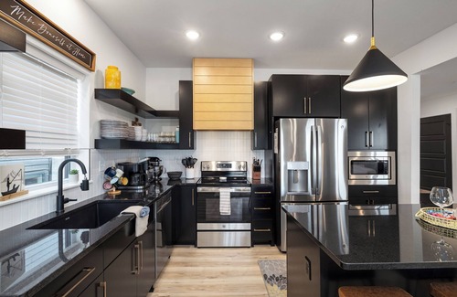 Hollister House | Lakeview, Hot Tub, Indoor/Outdoor Pool, Arcade, Pet Friendly, Sleeps 14