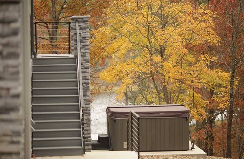 Mena Cabin | Lakeview | Hot Tub | Kayak/Fish | ATV Trails