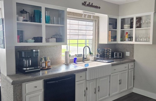 Silver Creek Cabin | LAKEVIEW Hot Tub Retreat Near Wineries!