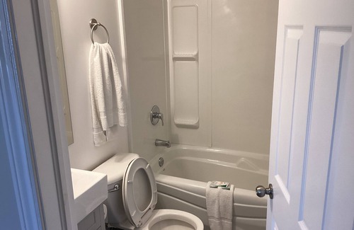 Algoma District Hotel | Lakeview Hotel