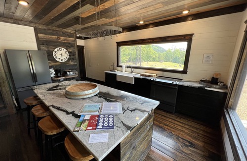 Mena Cabin | LakeView | HotTub | Kayak/Fish | Arcade | AtvTrls