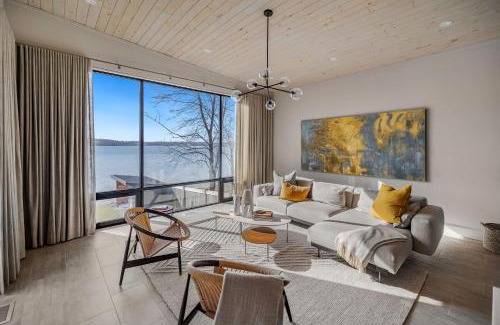Bridgenorth House | Lakeview House by Leavetown Vacations