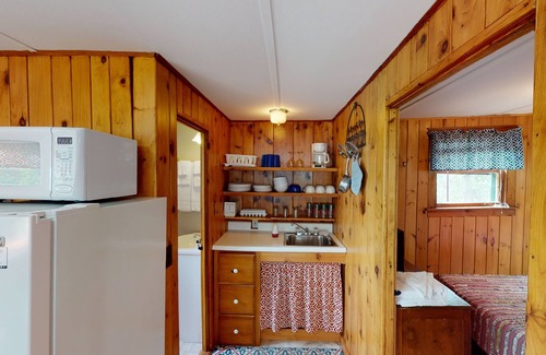 Weirs Beach House | Lakeview House & Cottages