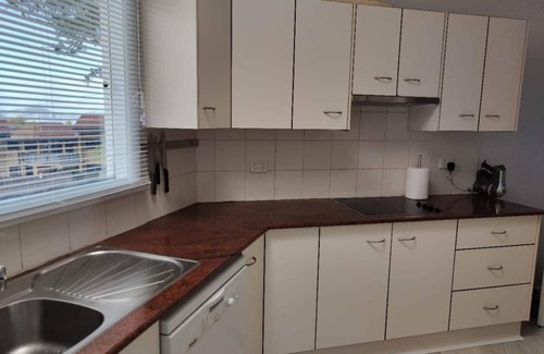 Gosford House | Lakeview house in Gosford CBD