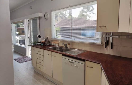 Gosford House | Lakeview house in Gosford CBD