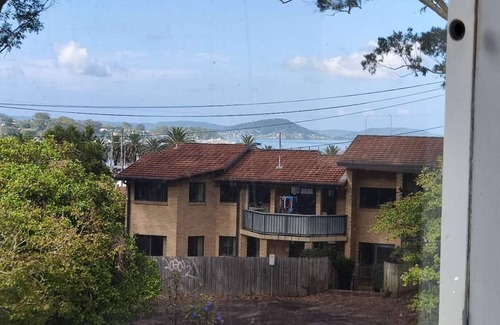 Gosford House | Lakeview house in Gosford CBD