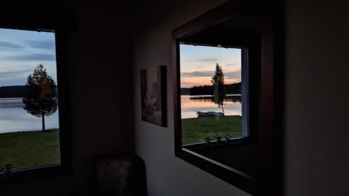 Svardsjo House | Lakeview Houses Sweden - Red House