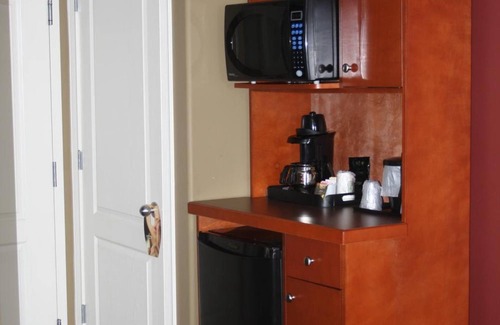 Edson Hotel | Lakeview Inns & Suites - Edson Airport