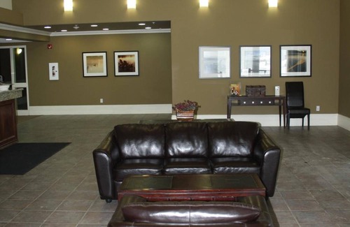 Edson Hotel | Lakeview Inns & Suites - Edson Airport