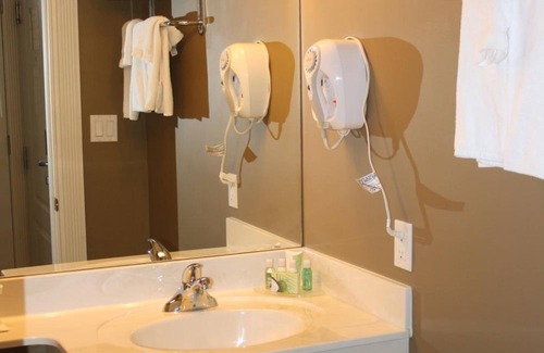 Edson Hotel | Lakeview Inns & Suites - Edson Airport