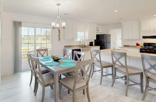 Taylor Creek House | Lakeview Landing - Work and Stay | Near Boat Ramp