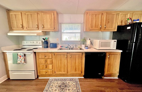 Georgetown House | Lakeview Living- 3 BR / 2 BA waterfront home on Lake Eufaula!