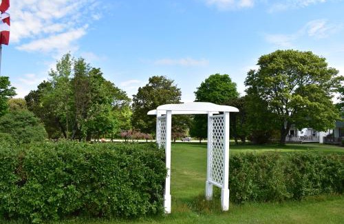 Green Gables House | Lakeview Lodge and Cottages