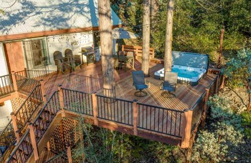 Bass Lake House | Lakeview Lodge w/Boat slip, hot tub, lake views!