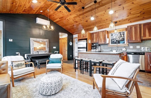 Acton House | Lakeview Lodge w/Hot Tub: Acton Serenity