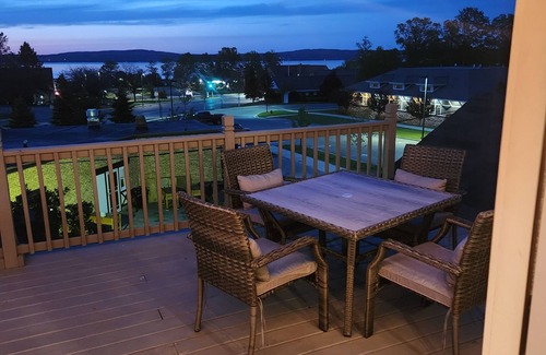 Petoskey Apartment | Lakeview Loft. Downtown Petoskey.