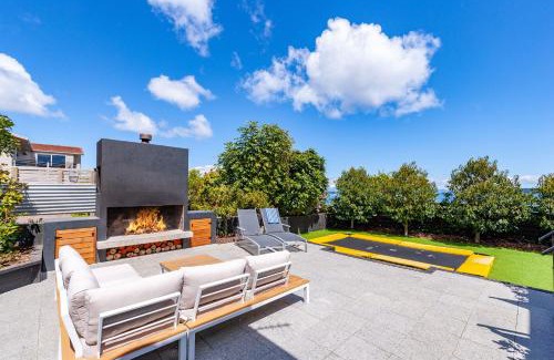 Hilltop House | Lakeview Lookout