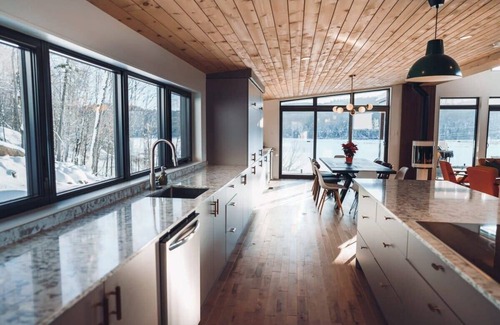 Les Pays-d'en-Haut Regional County Municipality Ski Chalet | Lakeview Luxury Cottage w/Private Spa