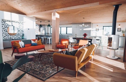 Les Pays-d'en-Haut Regional County Municipality Ski Chalet | Lakeview Luxury Cottage w/Private Spa