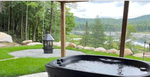 Les Pays-d'en-Haut Regional County Municipality Ski Chalet | Lakeview Mid Century Luxury Cottage