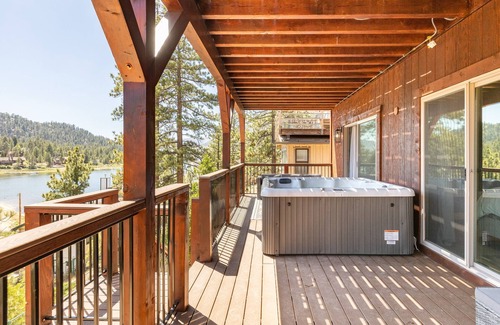 Boulder Bay House | ✦ Lakeview ✦ Modern ✦ BBQ ✦ Hot Tub ✦ Cabin @ The Big Bear Lake