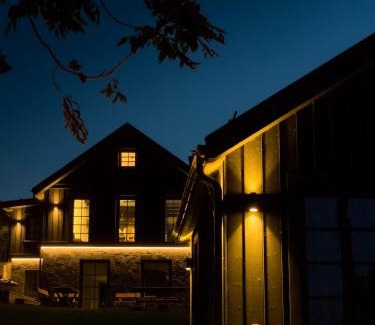Trakai Villa | Lakeview Modern Karaim Cottage Trakai