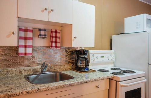 Christina Lake Hotel | Lakeview Motel