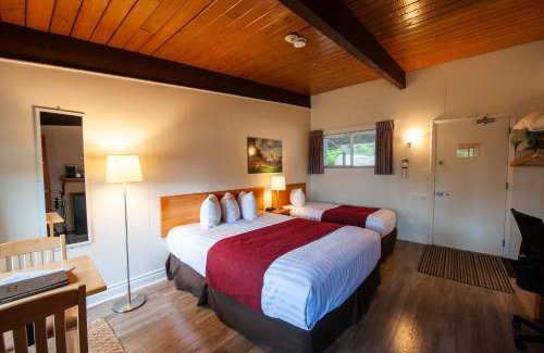 Haliburton Hotel | Lakeview Motel