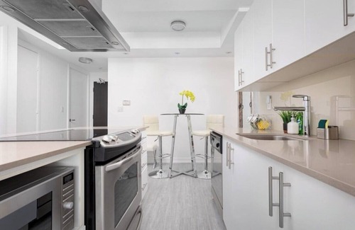 Humber Bay Condo | LakeView Oasis