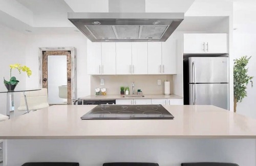 Humber Bay Condo | LakeView Oasis